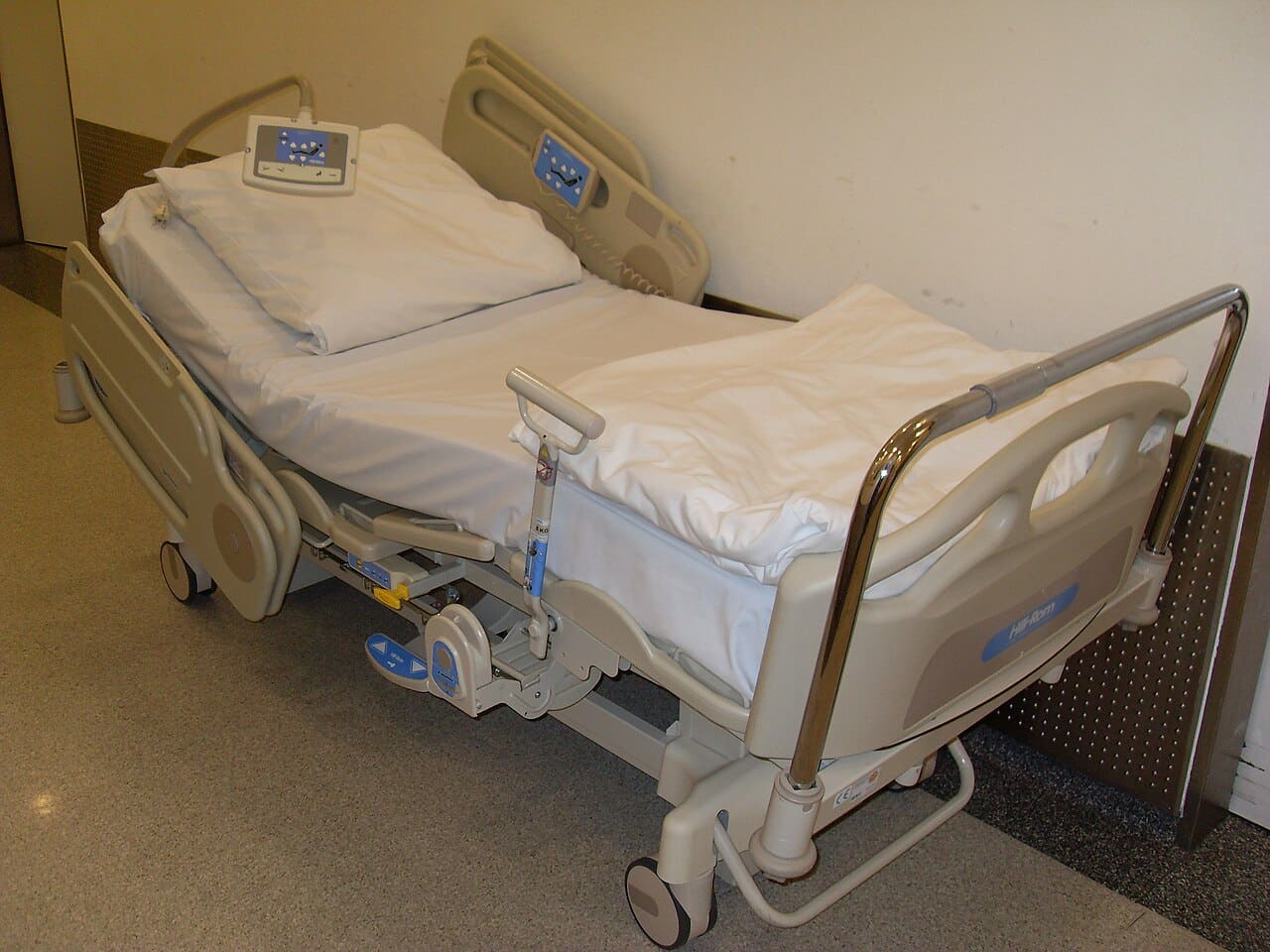 Letto ospedaliero elettrificato